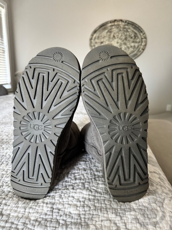 UGG Boots - Picture 5 of 7